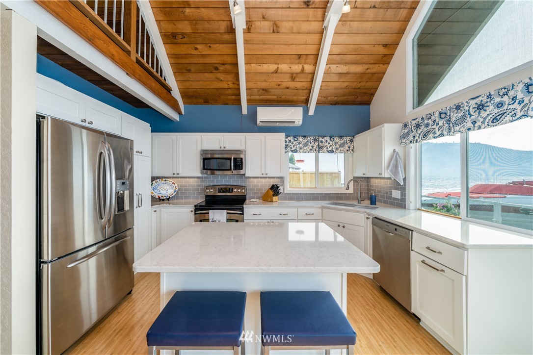14772 South Lakeshore Road Chelan, WA 98816 - Photo 14 of 25 Gallery Image 14