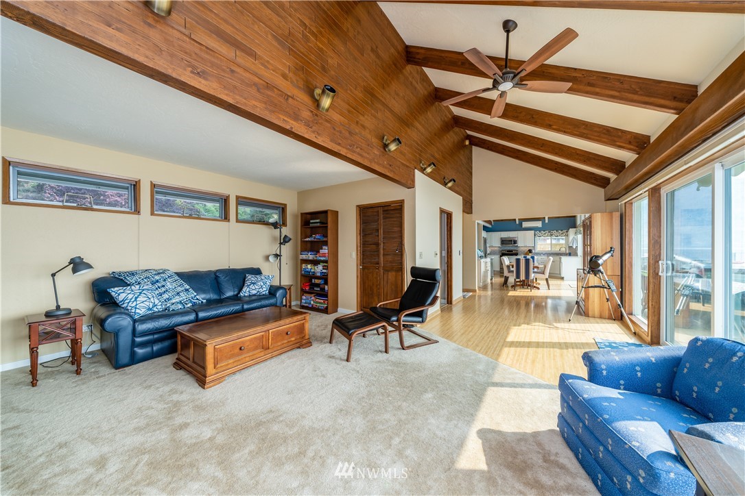 14772 South Lakeshore Road Chelan, WA 98816 - Photo 16 of 25 Gallery Image 16