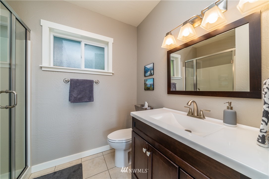 14772 South Lakeshore Road Chelan, WA 98816 - Photo 19 of 25 Gallery Image 19