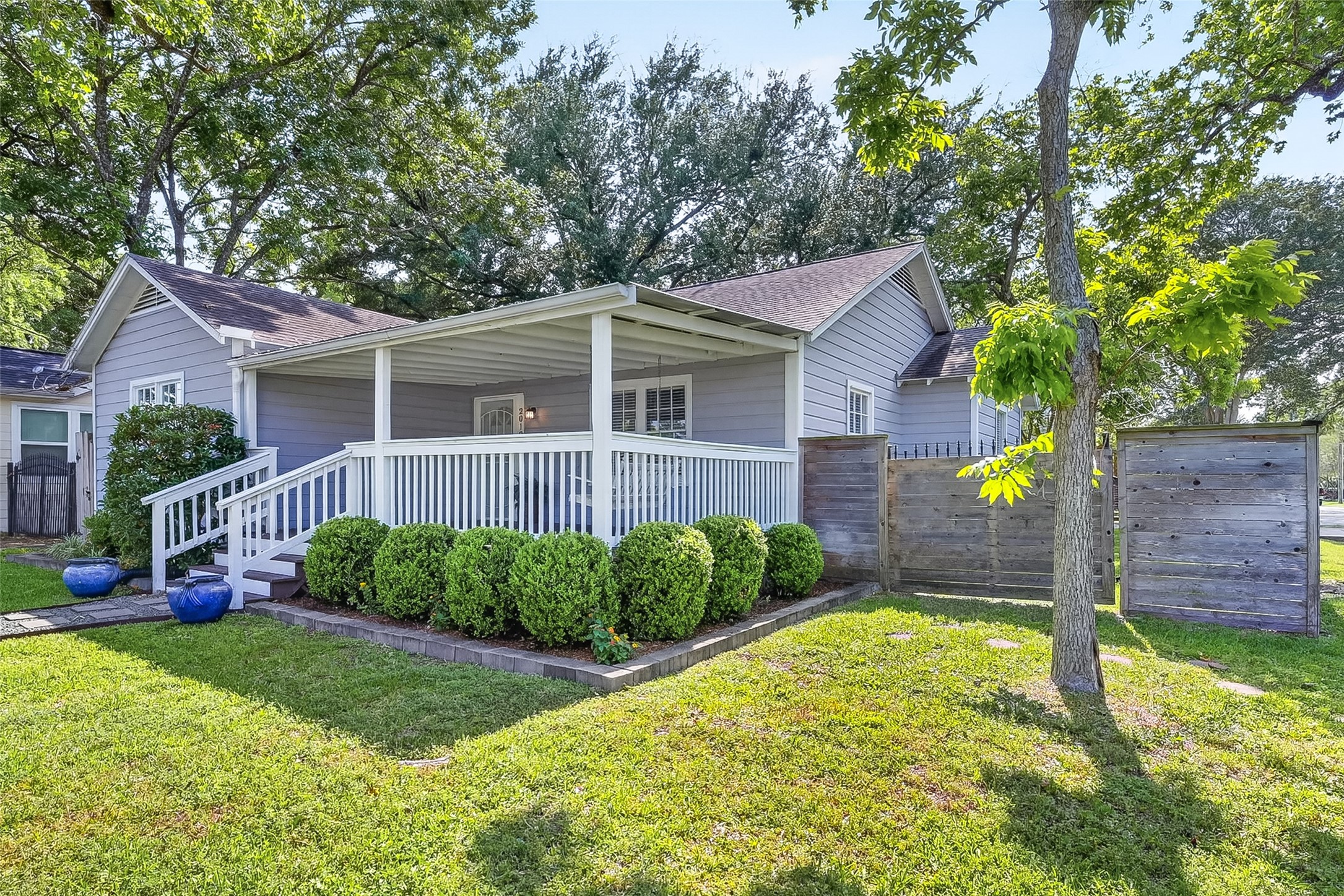 2019 Gostick Street Houston, TX 77008 - Photo 2 of 36