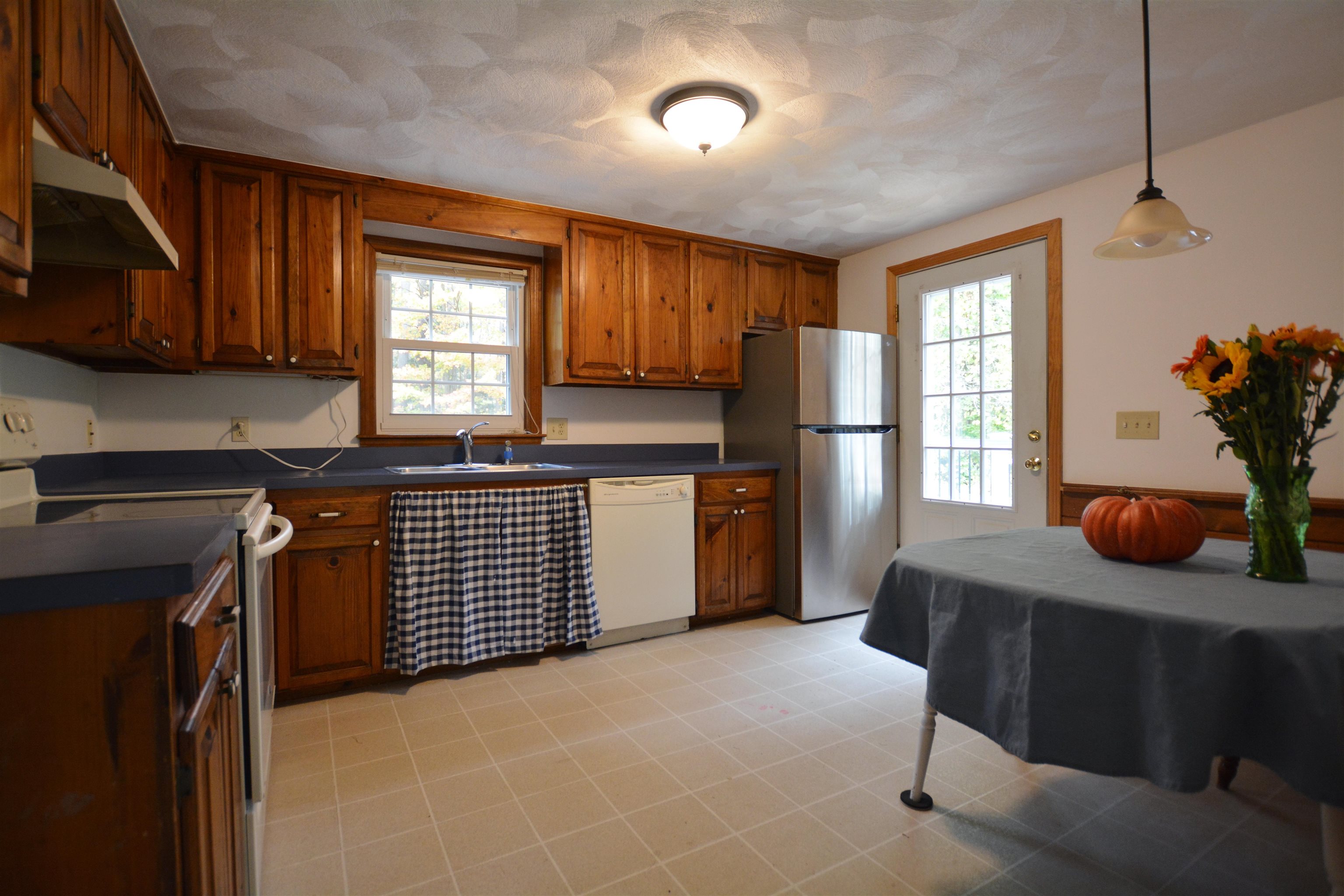 114 Warner Hill Road Derry, NH 03038 - Photo 11 of 25