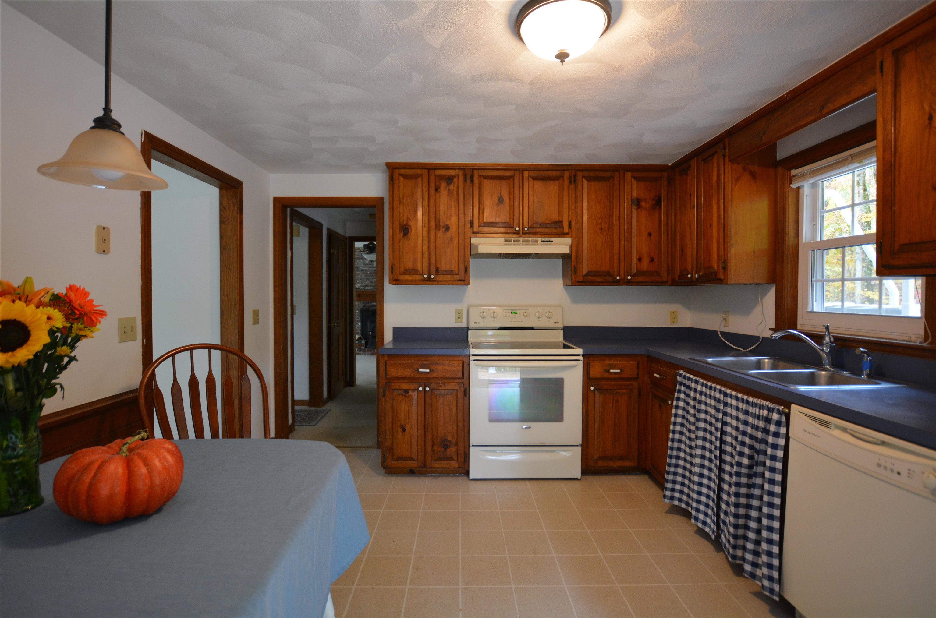 114 Warner Hill Road Derry, NH 03038 - Photo 10 of 25