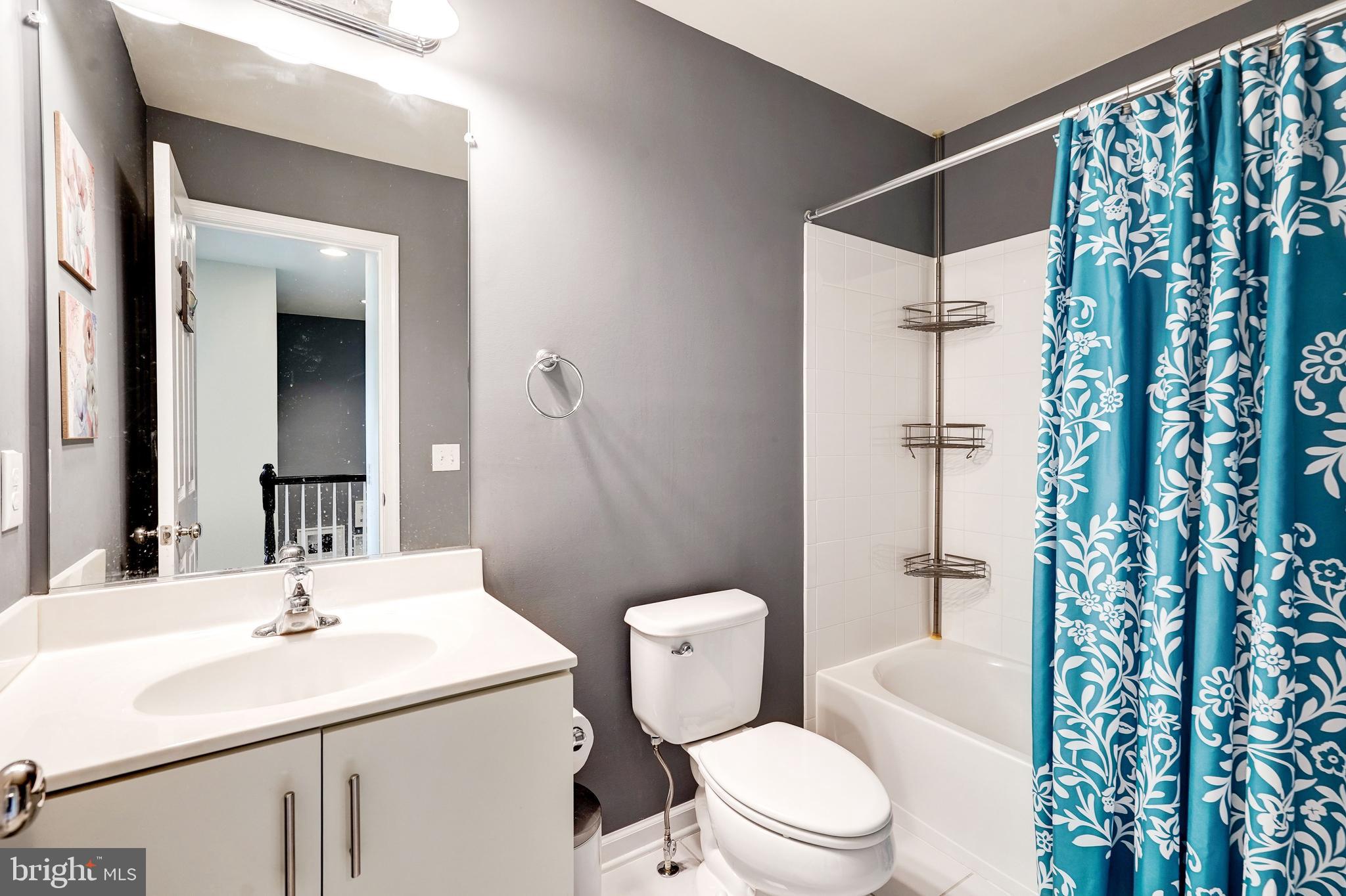 9652 Pullman Place Fairfax, VA 22031 - Photo 34 of 39 a bathroom with a sink toilet and shower