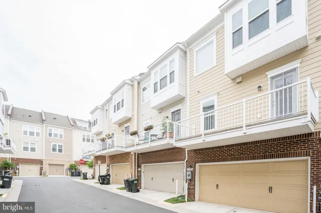 $925,000 | 9652 Pullman Place, Fairfax, VA 22031
