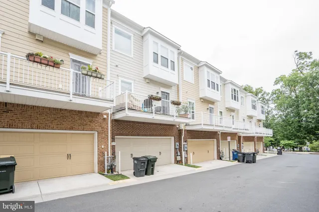 $925,000 | 9652 Pullman Place, Fairfax, VA 22031