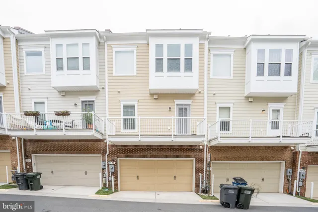 $925,000 | 9652 Pullman Place, Fairfax, VA 22031