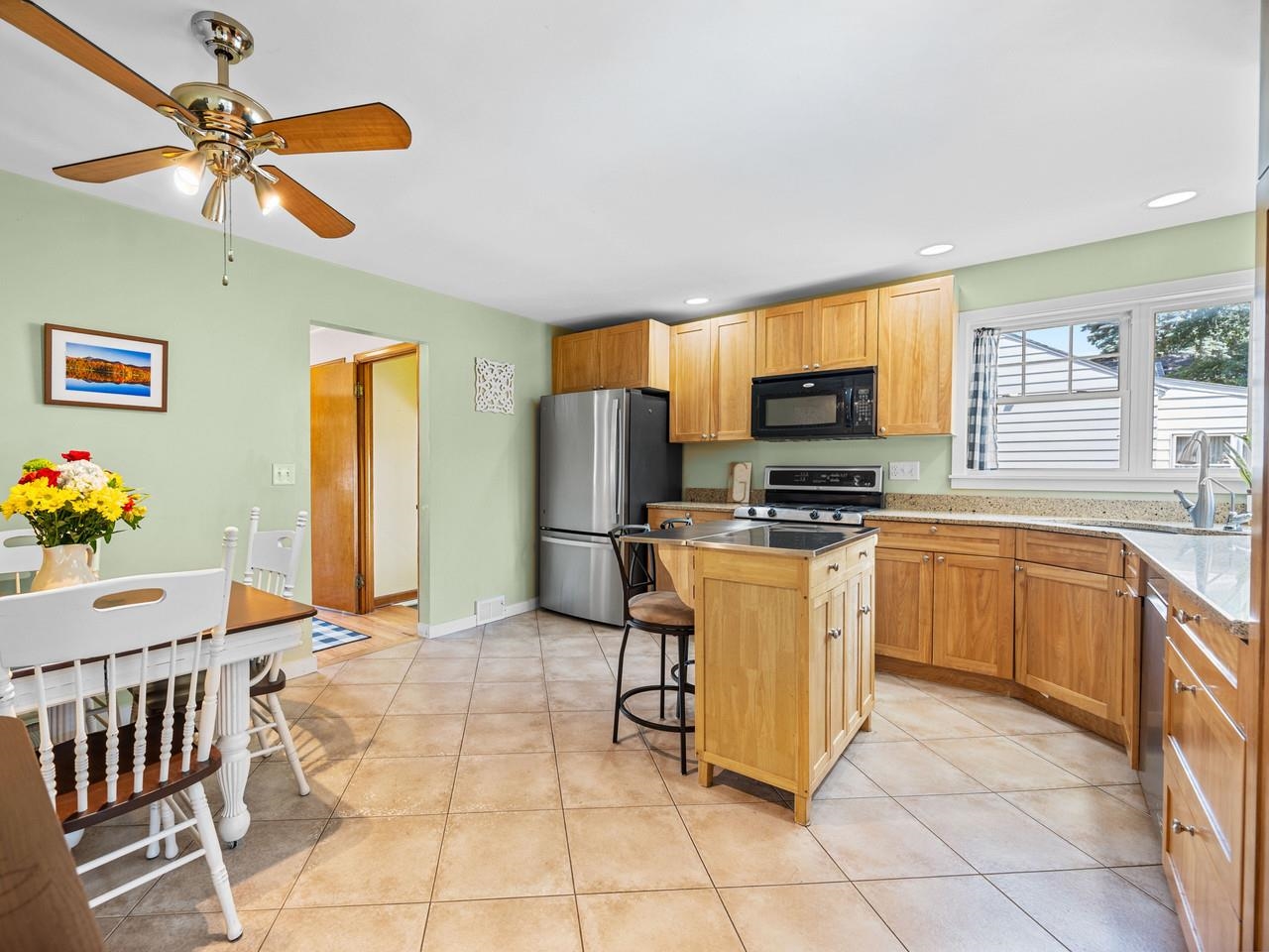19 Roland Court Winooski, VT 05404 - Photo 5 of 42