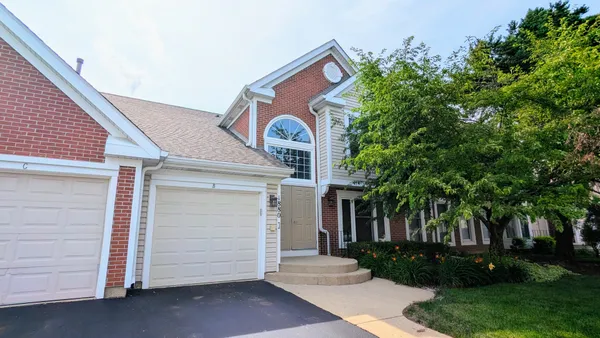 $2,250 | 1880 Fox Run Drive, Unit B, Elk Grove Village, IL 60007