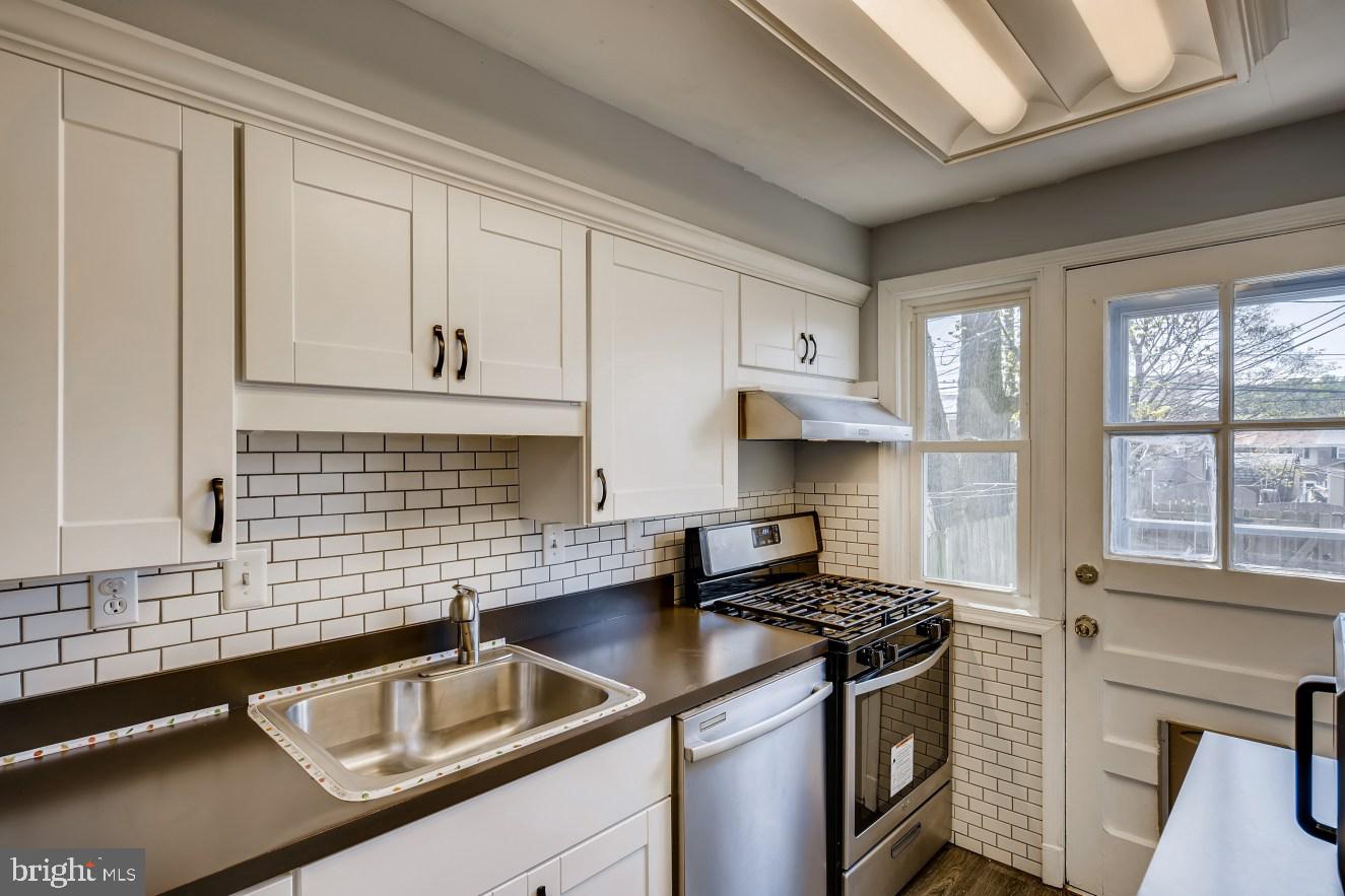 5636 Braxfield Road Baltimore, MD 21227 - Photo 12 of 33