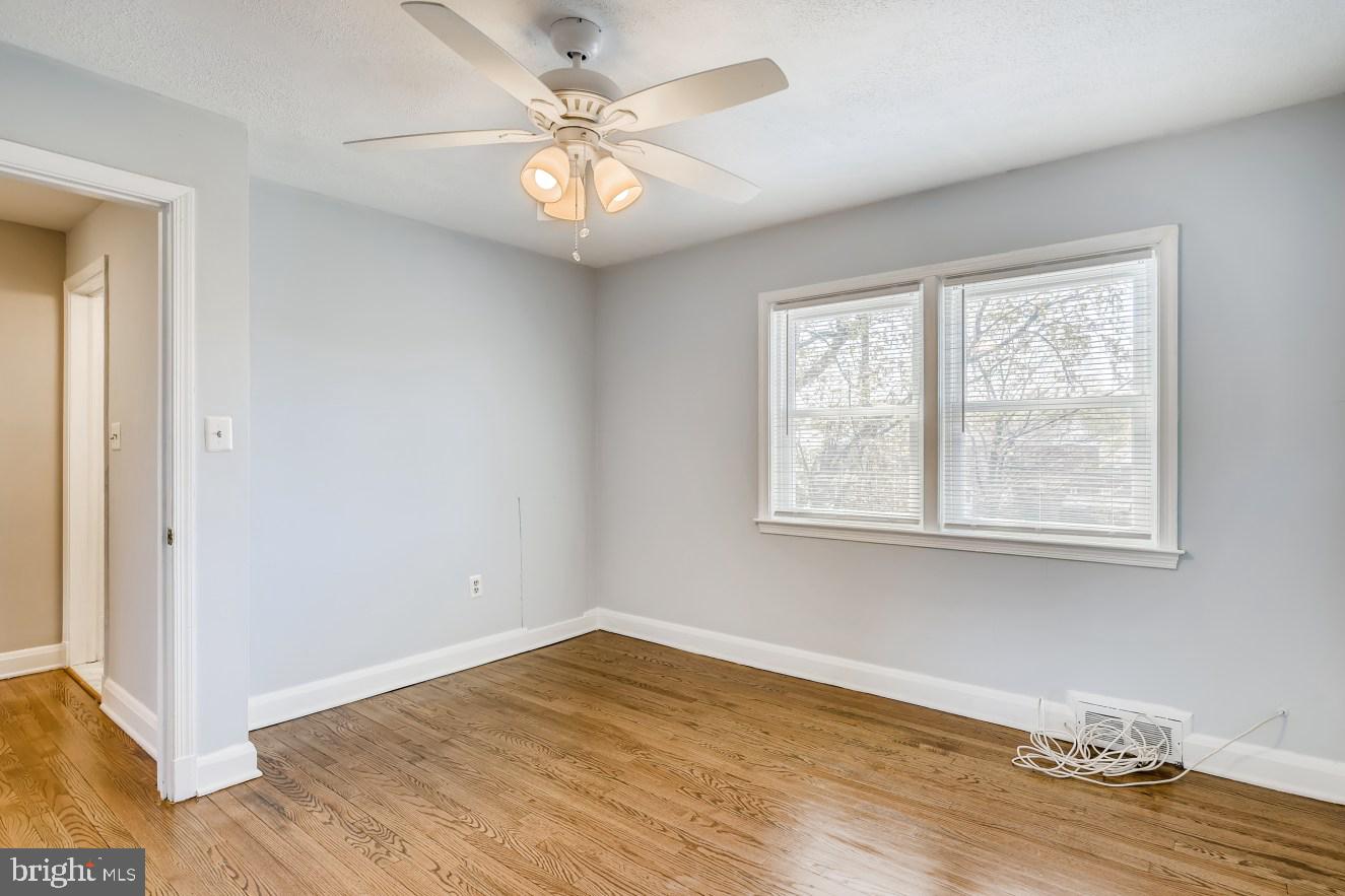 5636 Braxfield Road Baltimore, MD 21227 - Photo 17 of 33