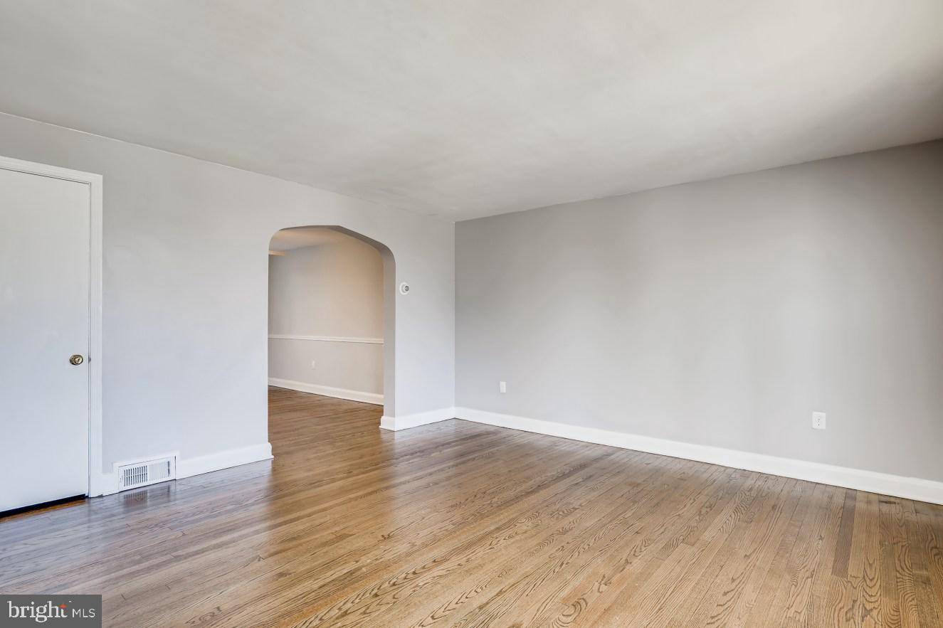 5636 Braxfield Road Baltimore, MD 21227 - Photo 5 of 33