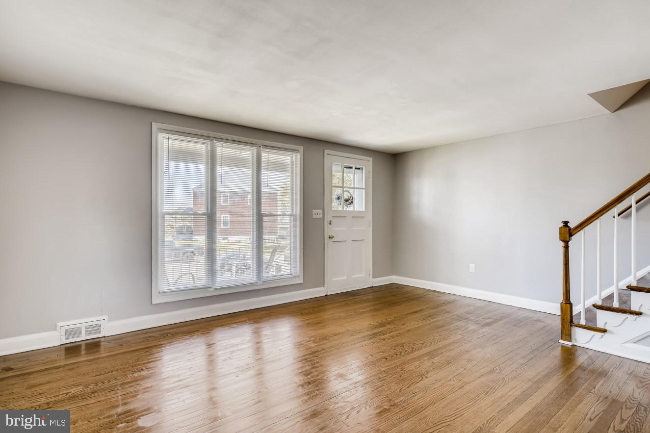 5636 Braxfield Road Baltimore, MD 21227 - Photo 8 of 33
