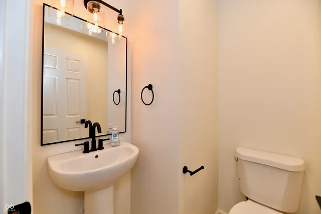 $305,000 | 1600 Liberty Way, Hope, IN 47246