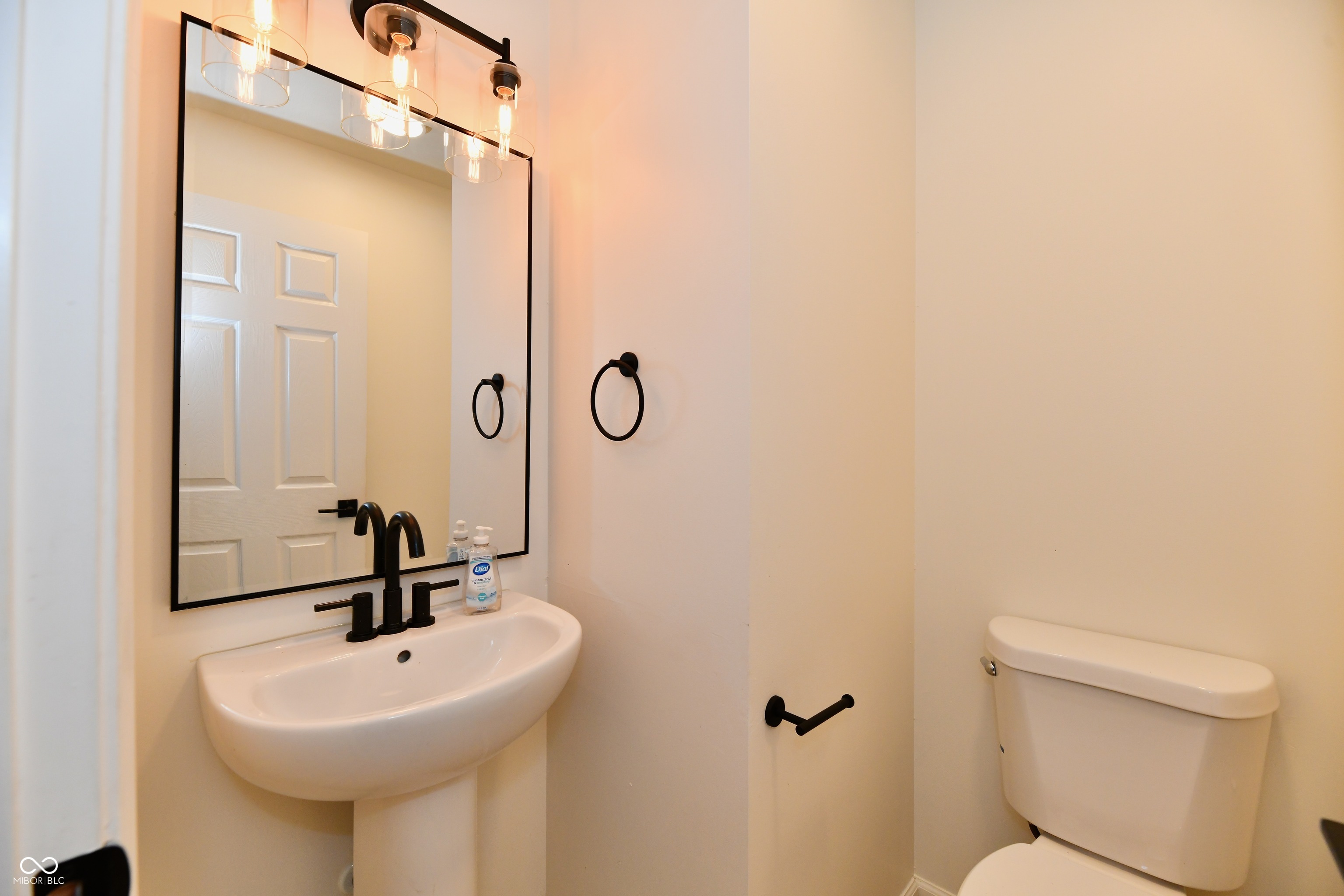 1600 Liberty Way Hope, IN 47246 - Photo 16 of 54