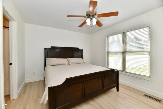 $305,000 | 1600 Liberty Way, Hope, IN 47246