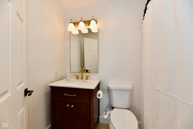 $305,000 | 1600 Liberty Way, Hope, IN 47246