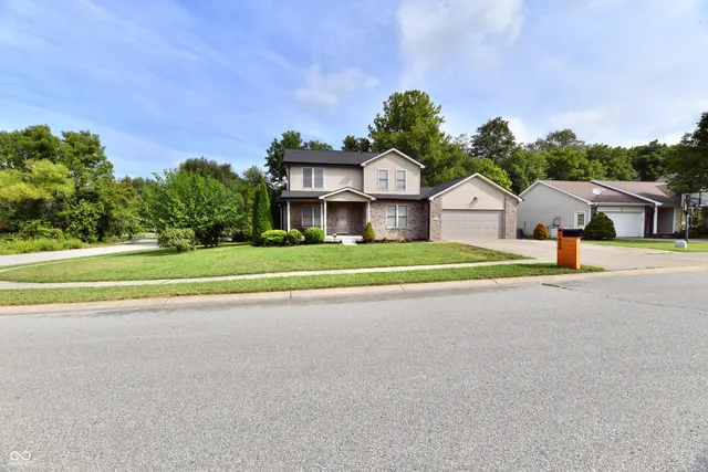 $305,000 | 1600 Liberty Way, Hope, IN 47246