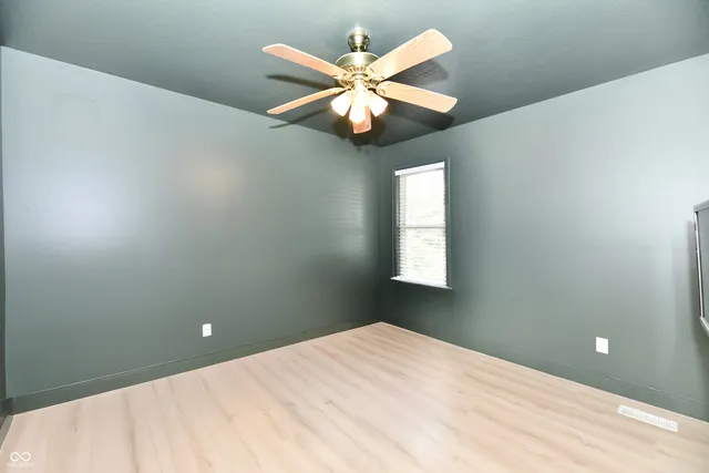 $305,000 | 1600 Liberty Way, Hope, IN 47246