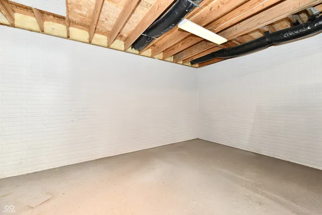 $305,000 | 1600 Liberty Way, Hope, IN 47246