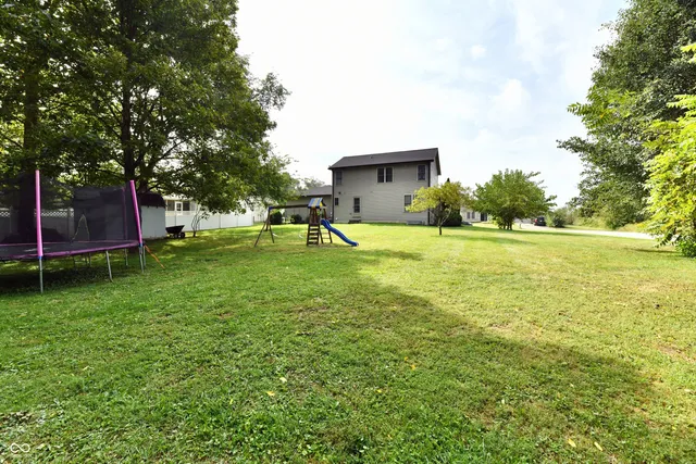 $305,000 | 1600 Liberty Way, Hope, IN 47246