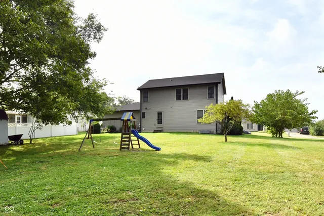 $305,000 | 1600 Liberty Way, Hope, IN 47246