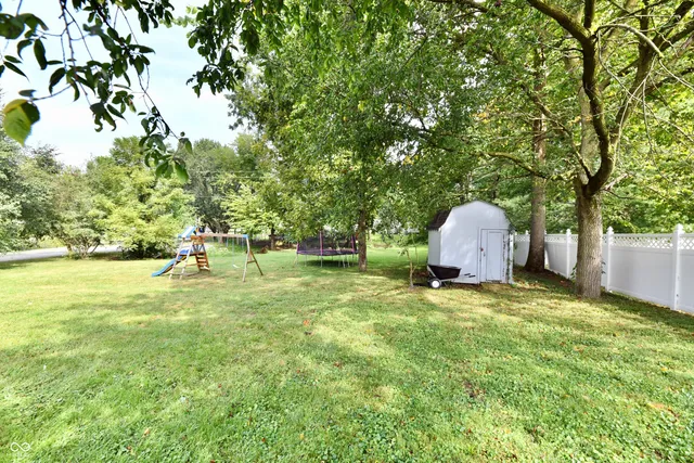 $305,000 | 1600 Liberty Way, Hope, IN 47246