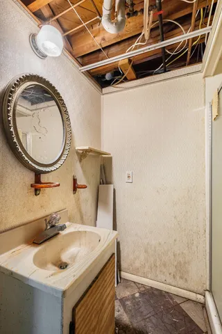 $79,900 | 6610 Cranwood Drive, Flint, MI 48505