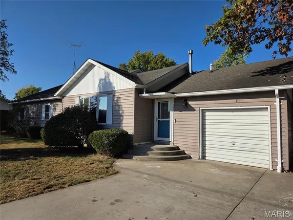 $185,000 | 1005 North James Street, Sparta, IL 62286