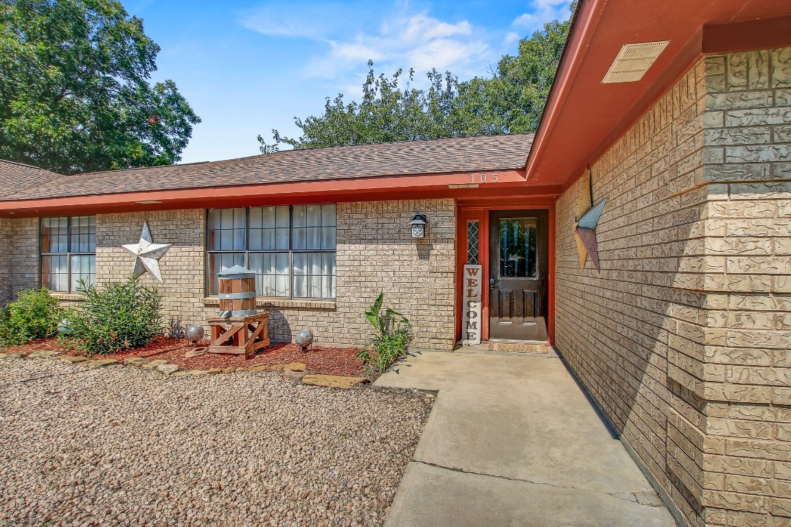 105 Frederick Lane Thorndale, TX 76577 - Photo 1 of 12 a view of a patio with table and chairs and potted plants