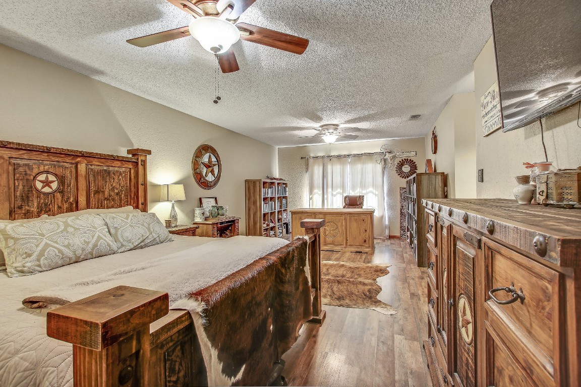 105 Frederick Lane Thorndale, TX 76577 - Photo 7 of 12 a living room with furniture and a large window