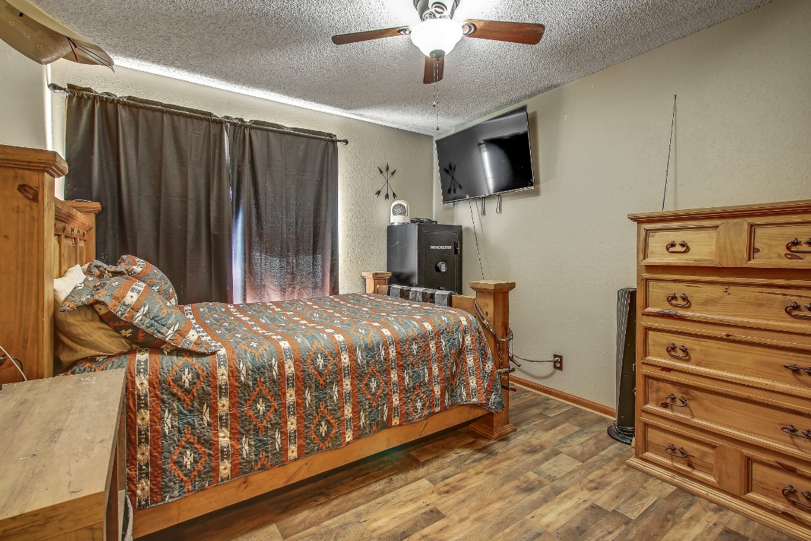 105 Frederick Lane Thorndale, TX 76577 - Photo 9 of 12 a bed sitting in a bedroom and tv