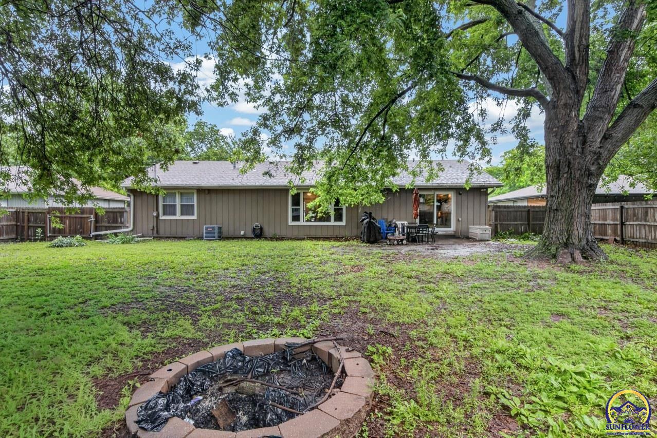 2921 Southwest Lincolnshire Road Topeka, KS 66614 - Photo 5 of 30