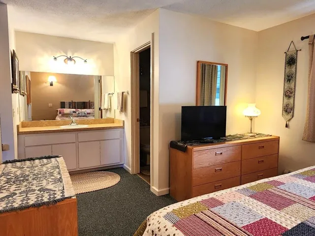 $555,000 | 210 Village Green Drive, Unit 9D, Stowe, VT 05672