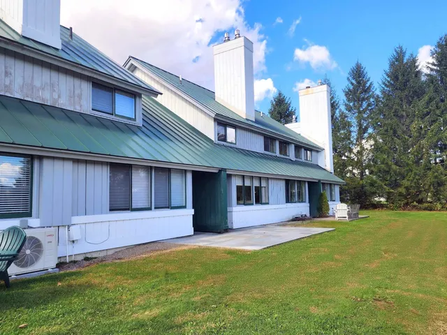 $555,000 | 210 Village Green Drive, Unit 9D, Stowe, VT 05672