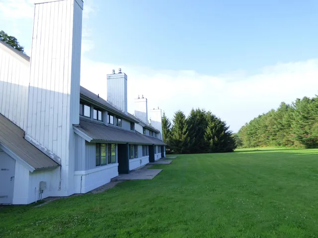 $499,900 | 210 Village Green Drive, Unit 9D, Stowe, VT 05672