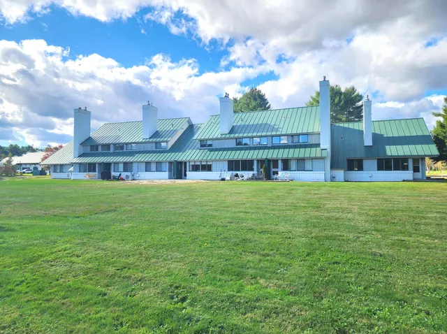 $499,900 | 210 Village Green Drive, Unit 9D, Stowe, VT 05672