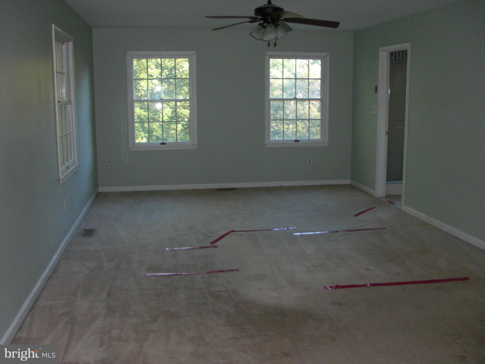616 Westgate Road Aberdeen, MD 21001 - Photo 8 of 11 an empty room with windows