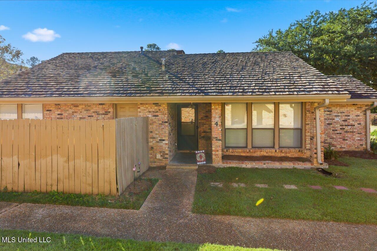 4 Club Oaks Dr Home Tours MS