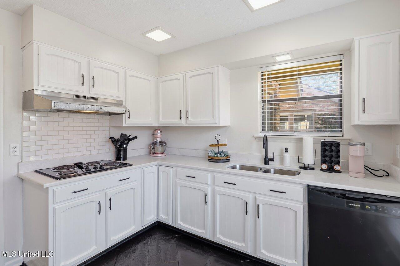 4 Club Oaks Circle Pearl, MS 39208 - Photo 11 of 25 4 Club Oaks Dr Home Tours MS 11