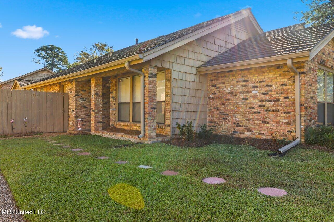 4 Club Oaks Circle Pearl, MS 39208 - Photo 4 of 25 4 Club Oaks Dr Home Tours MS 4