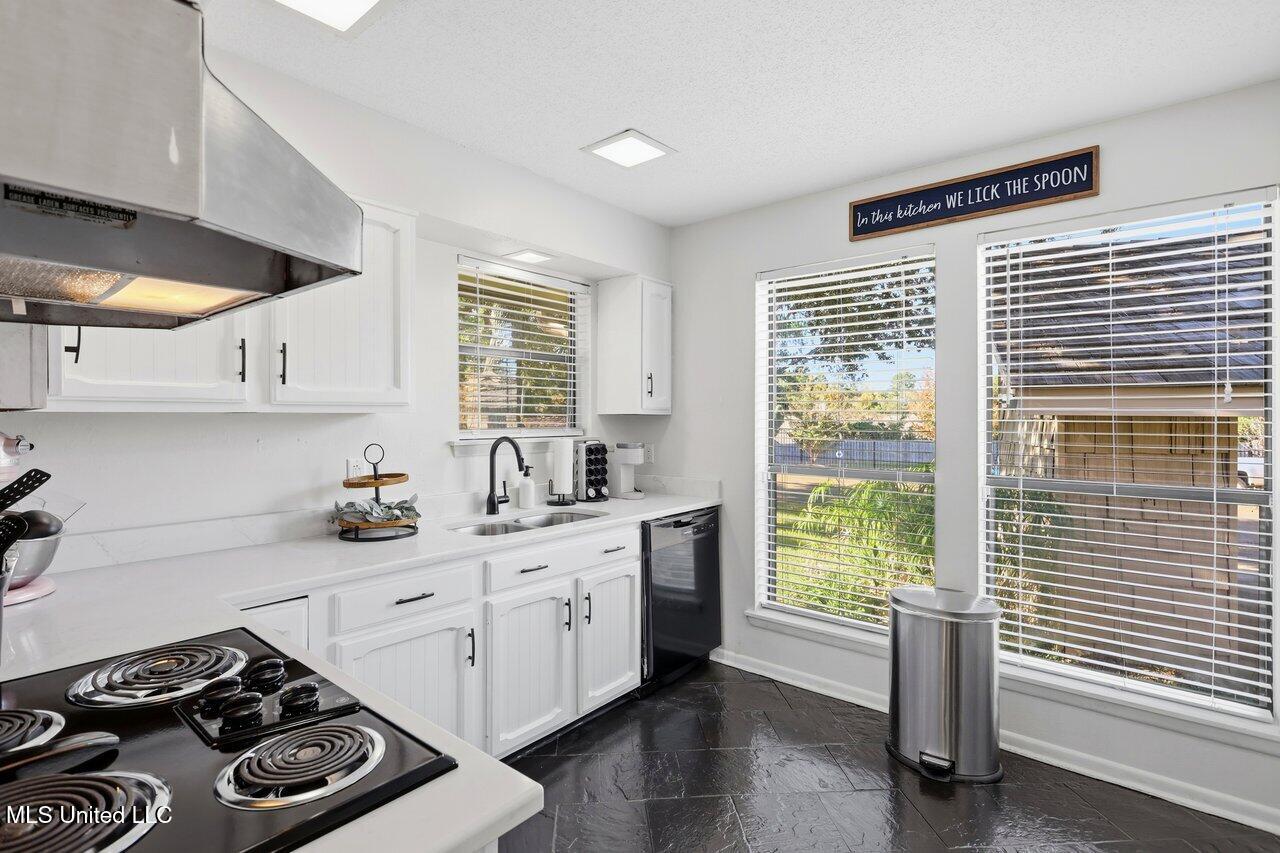 4 Club Oaks Circle Pearl, MS 39208 - Photo 9 of 25 4 Club Oaks Dr Home Tours MS 9