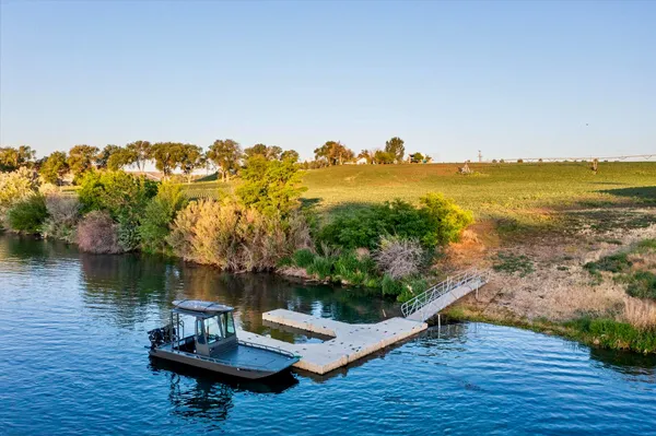 $2,300,000 | 1429 East Cleveland Avenue, Glenns Ferry, ID 83623