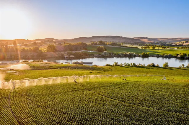 $3,500,000 | 1429 East Cleveland Avenue, Glenns Ferry, ID 83623