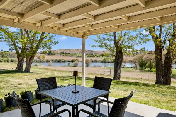 $2,300,000 | 1429 East Cleveland Avenue, Glenns Ferry, ID 83623