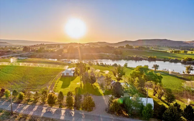 $3,500,000 | 1429 East Cleveland Avenue, Glenns Ferry, ID 83623