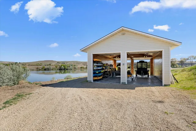 $3,500,000 | 1429 East Cleveland Avenue, Glenns Ferry, ID 83623