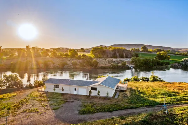 $2,300,000 | 1429 East Cleveland Avenue, Glenns Ferry, ID 83623