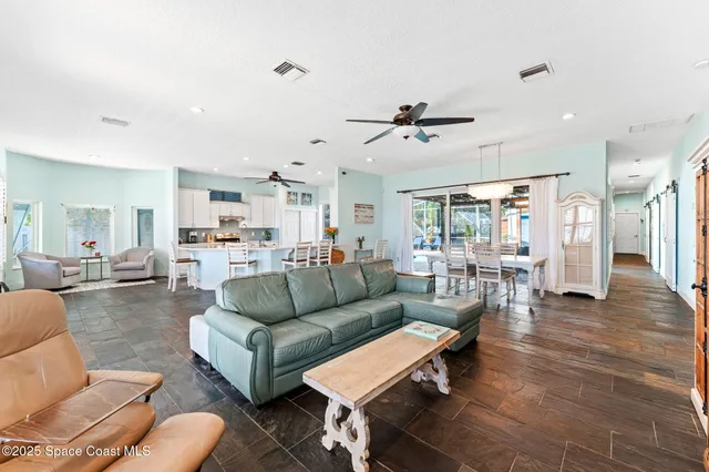 a close view of utility room with washer and dryer