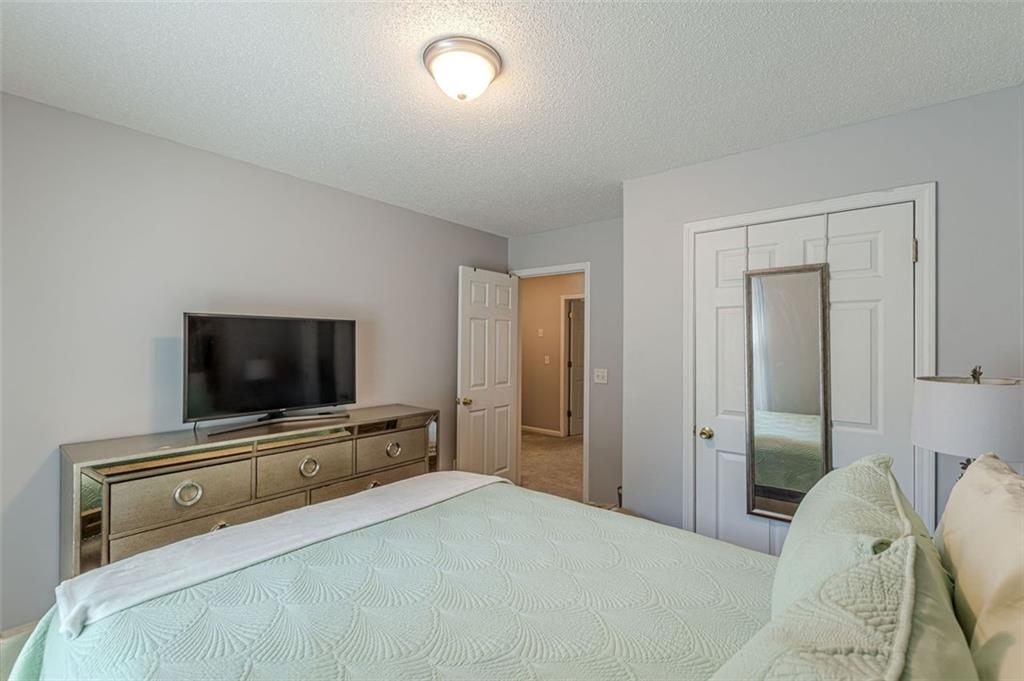 7640 Rutgers Circle Fairburn, GA 30213 - Photo 38 of 49 a hotel room with a bed and a flat screen tv