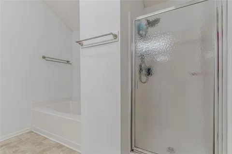 an empty room with a bench and mirror